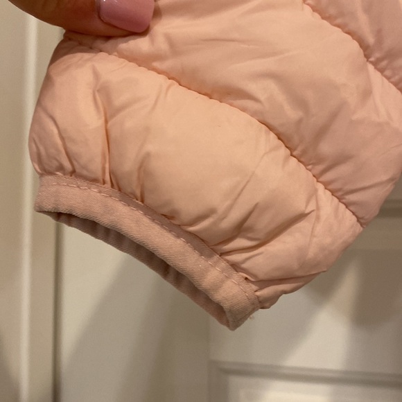 Old Navy size 4T puffer jacket in pink - Picture 3 of 4